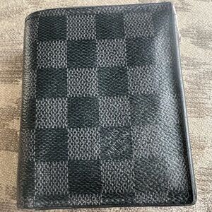 Authentic Louis Vuitton Damier Wallet Pre-Own